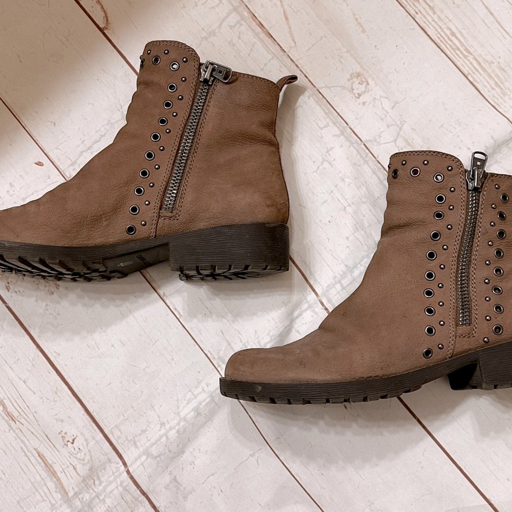 Lucky brand tan low boots